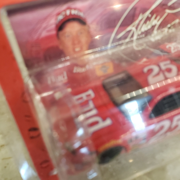 Ricky Craven 1/64 Scale #25 Budweiser 1997 Chevrolet Monte Carlo - Picture 6 of 10